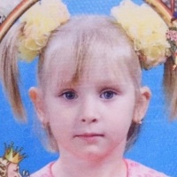 Egg donor Straight middle blond hair ID 450321