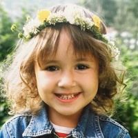 Egg donor Curly chestnut ID 472462