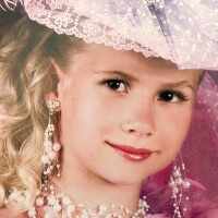 Egg donor Curly middle blond hair ID 420133