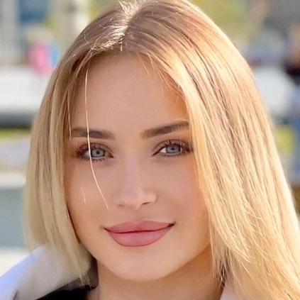 Egg donor Greyish-blue eyes ID 377173