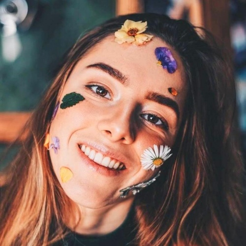 Egg donor Green-brown eyes ID 392128