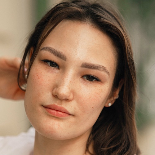 Egg donor Green-brown eyes ID 421916