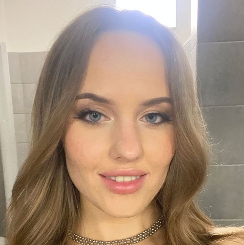 Egg donor Blue eyes ID 422351