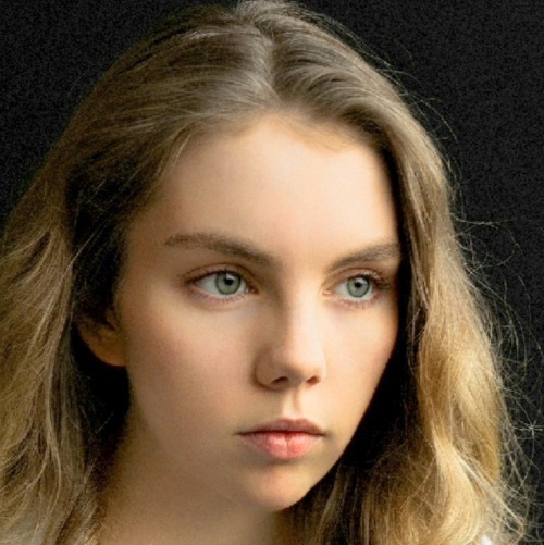 Egg donor Greyish-green eyes ID 427551