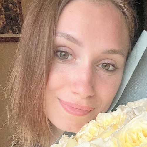 Egg donor Green-brown eyes ID 451055