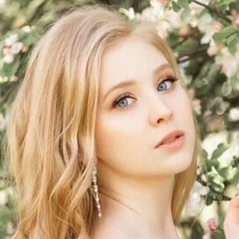 Egg donor Blue eyes ID 450321