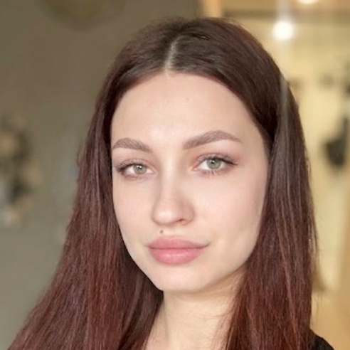 Egg donor Green-brown eyes ID 467986