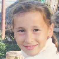 Egg donor Wavy brown hair ID 429862