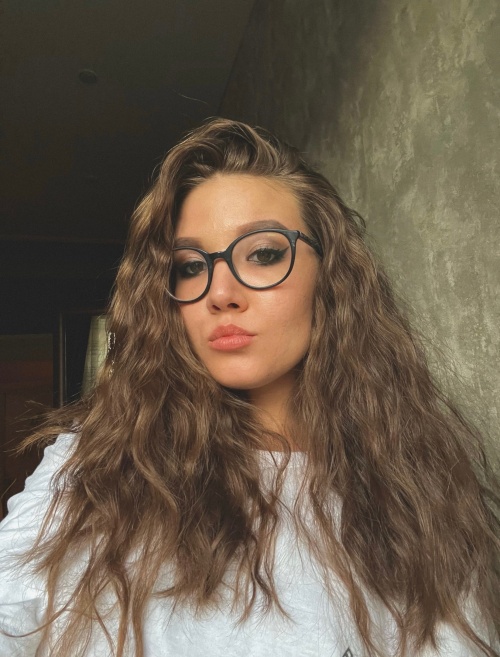 Egg donor Brown eyes ID 406317